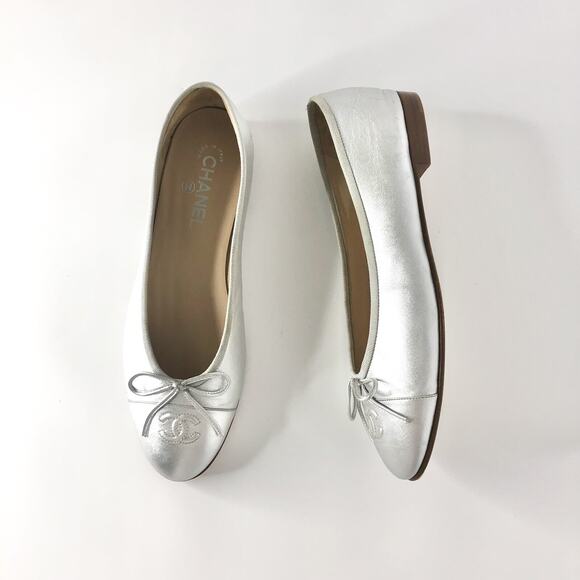 CHANEL Shoes - Chanel Interlocking CC Logo Silver Cap Toe Ballerina Flats 41